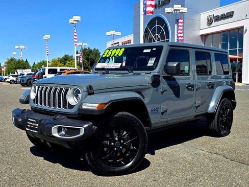 Used 2025 Jeep Wrangler Unlimited Sahara w/ Safety Group AWD/4WD image 3