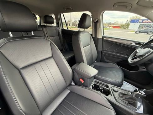 Used 2022 Volkswagen Tiguan SE AWD/4WD image 16