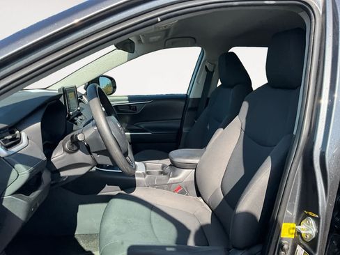 Used 2021 Toyota RAV4 LE FWD image 9