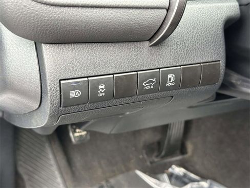Used 2024 Toyota Camry SE image 18
