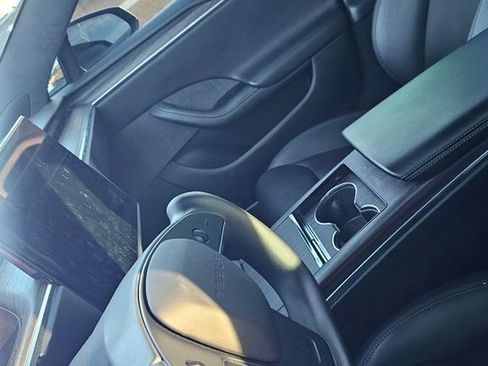 Used 2022 Tesla Model S image 7