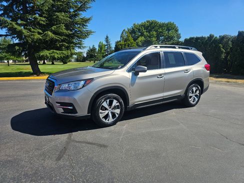 Used 2019 Subaru Ascent Premium image 2