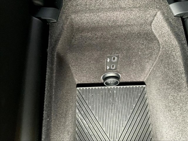 Used 2023 BMW 760i xDrive w/ Parking Assistance Package AWD/4WD image 17