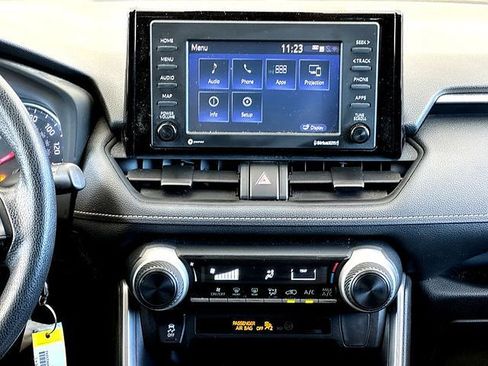 Used 2021 Toyota RAV4 LE FWD image 28