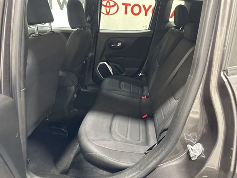 Used 2018 Jeep Renegade Latitude image 20