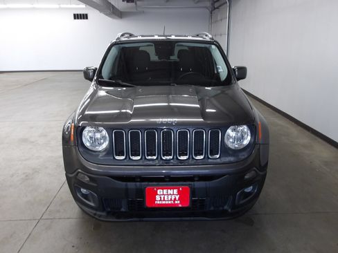 Used 2017 Jeep Renegade Latitude w/ Cold Weather Group AWD/4WD image 6