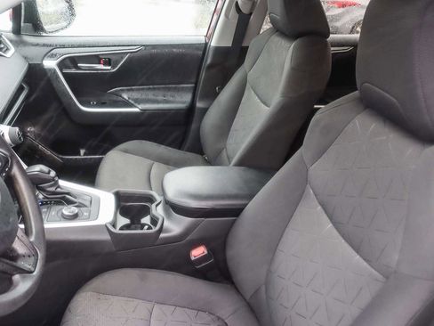 Used 2021 Toyota RAV4 XLE image 17