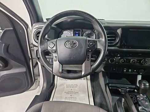 Used 2018 Toyota Tacoma TRD Off-Road image 13