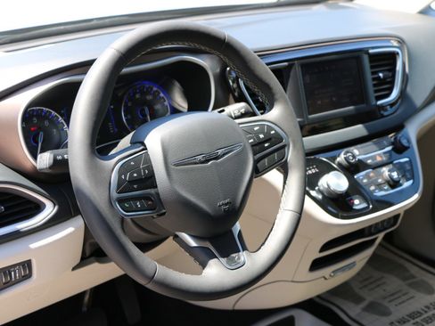 Used 2023 Chrysler Voyager LX FWD image 17
