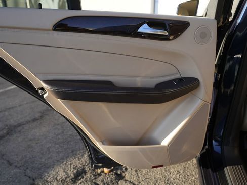 Used 2017 Mercedes-Benz GLE 400 4MATIC image 28