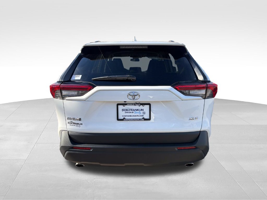 Used 2025 Toyota RAV4 XLE FWD image 4