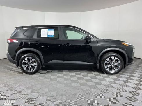 Used 2022 Nissan Rogue SV image 12