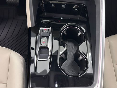 Used 2025 Audi Q5 Premium w/ Convenience Package AWD/4WD image 17