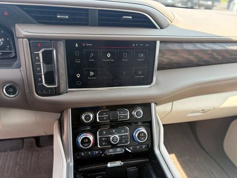 Used 2023 GMC Yukon Denali AWD/4WD image 7