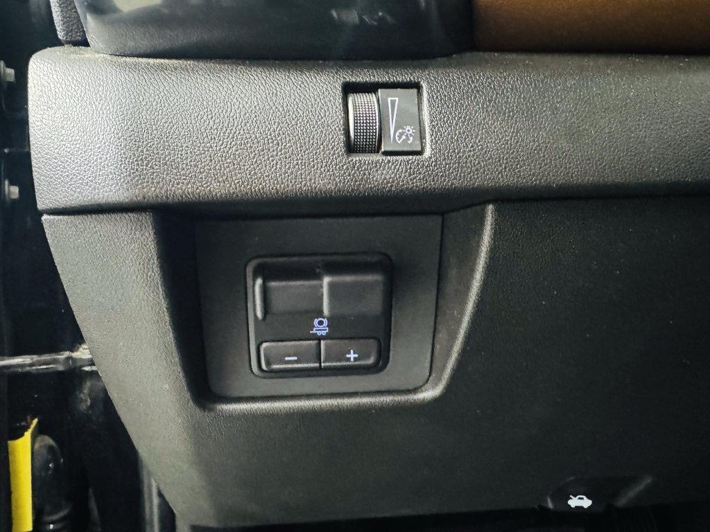 Used 2023 GMC Canyon AT4 AWD/4WD image 9