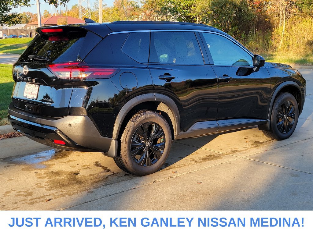 Certified 2023 Nissan Rogue SV w/ SV Premium B Package AWD/4WD image 3