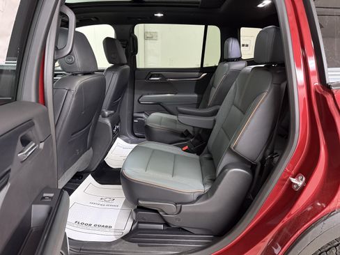 New 2025 GMC Acadia AT4 w/ Luxury Package AWD/4WD image 38