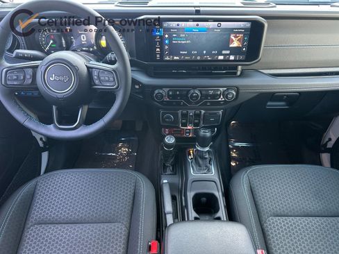 Certified 2025 Jeep Wrangler Unlimited Rubicon 4xe w/ Convenience Group AWD/4WD image 14