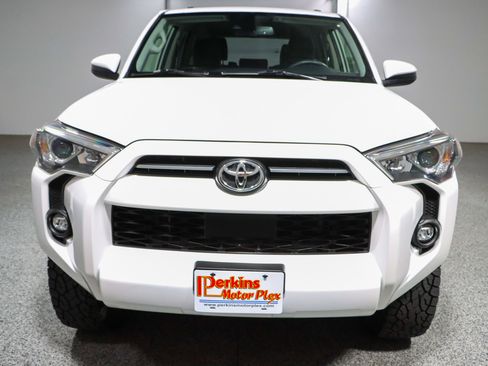 Used 2021 Toyota 4Runner SR5 AWD/4WD image 4