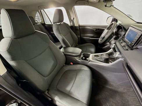 Certified 2021 Toyota RAV4 LE image 23