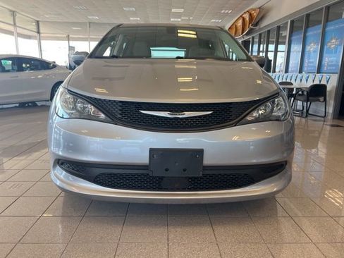 Used 2021 Chrysler Voyager LX image 15