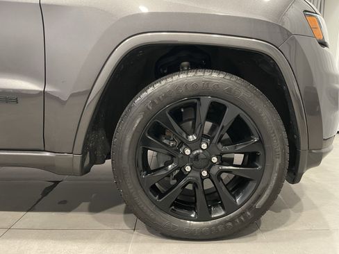 Used 2019 Jeep Grand Cherokee Altitude image 11
