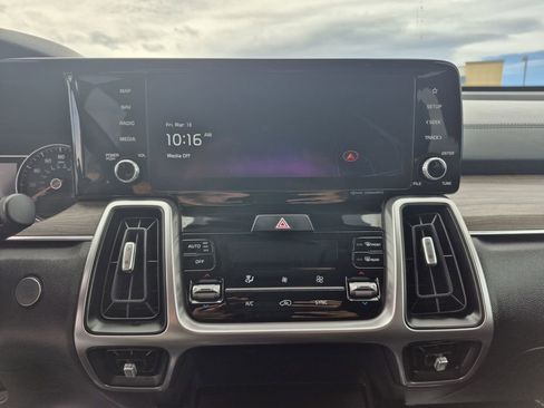 Used 2023 Kia Sorento S image 10