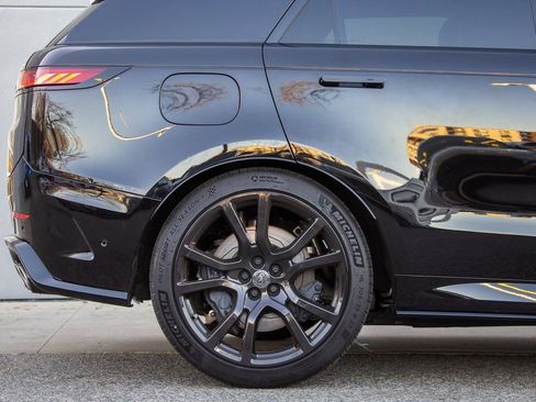 Used 2024 Land Rover Range Rover Sport image 6