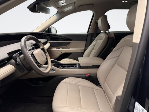 Used 2024 Lincoln Nautilus Premier AWD/4WD image 7