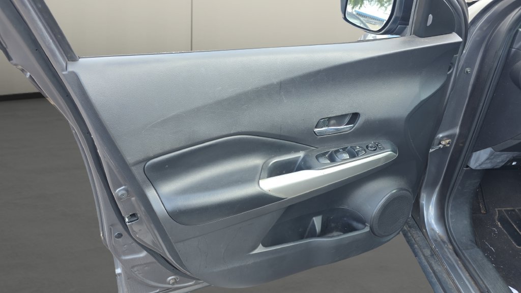 Used 2020 Nissan Kicks SR w/ SR Premium Package FWD image 14