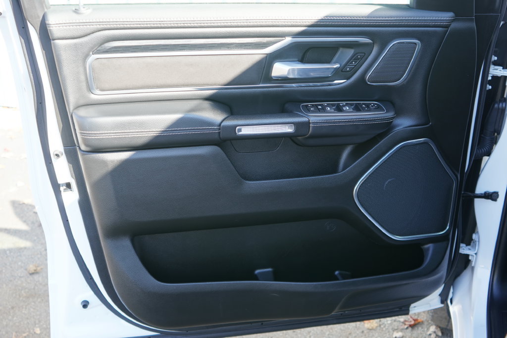 Used 2024 RAM 1500 Laramie AWD/4WD image 11
