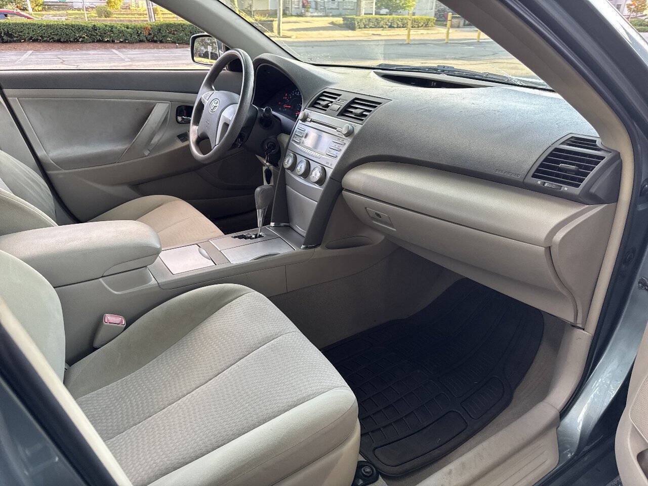 Used 2010 Toyota Camry LE FWD image 12