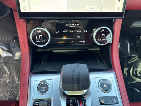 Used 2026 Jaguar F-PACE R-Dynamic S AWD/4WD image 29