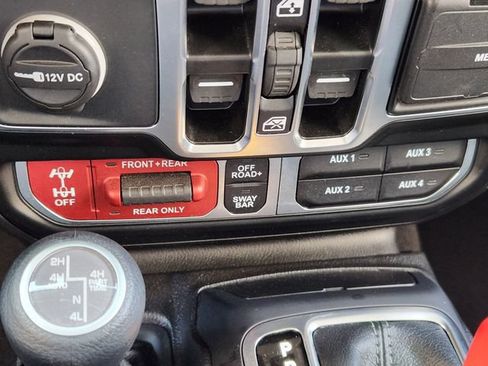 Used 2025 Jeep Wrangler Unlimited Rubicon 4xe w/ Safety Group AWD/4WD image 19