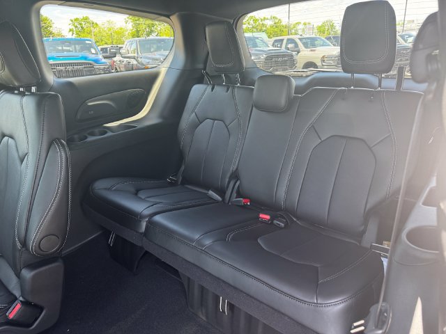 New 2027 Chrysler Pacifica Select w/ Family Tech Group AWD/4WD image 19