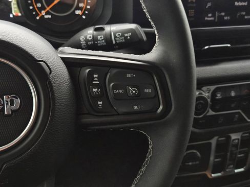 Used 2025 Jeep Wrangler Unlimited Sport AWD/4WD image 16