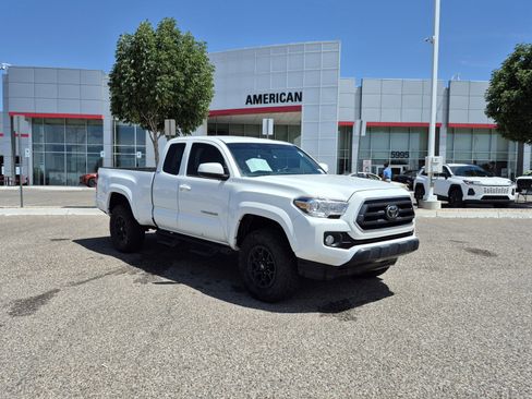 Used 2021 Toyota Tacoma SR5 AWD/4WD image 7
