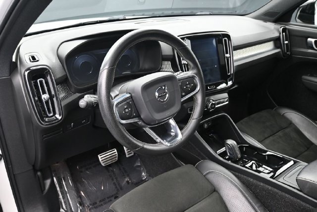 Used 2021 Volvo XC40 T5 R-Design w/ Advanced Package AWD/4WD image 12