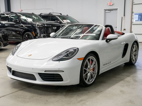 Used 2018 Porsche 718 Boxster S RWD image 5