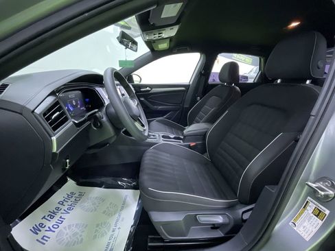 Used 2022 Volkswagen Jetta Sport image 16