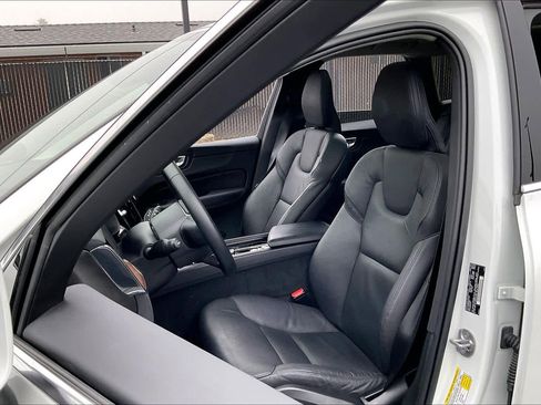 Used 2023 Volvo XC60 T8 Plus image 28