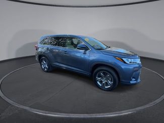 Used 2019 Toyota Highlander Limited Platinum video 3