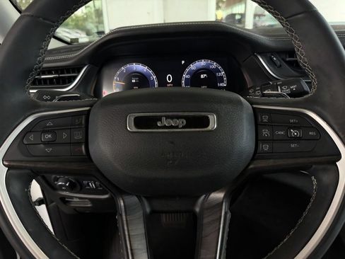 Used 2023 Jeep Grand Cherokee Limited w/ Black Appearance Package RWD image 15