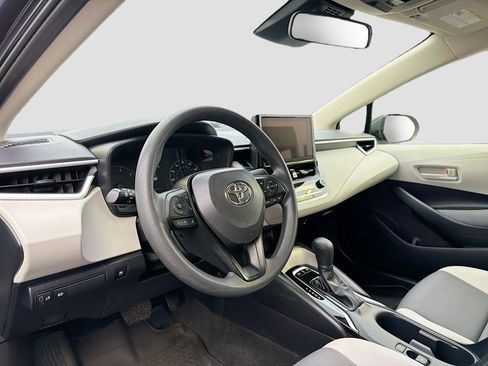 Used 2023 Toyota Corolla LE w/ LE Convenience Package image 3