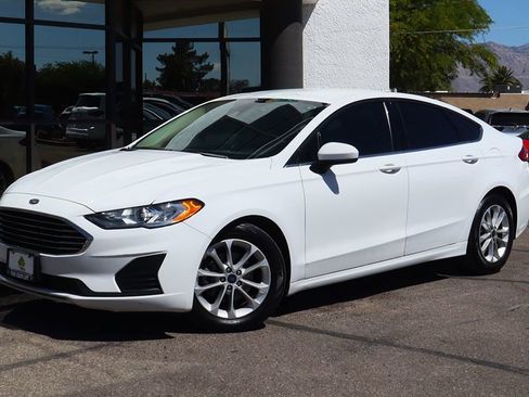 Used 2020 Ford Fusion SE image 2