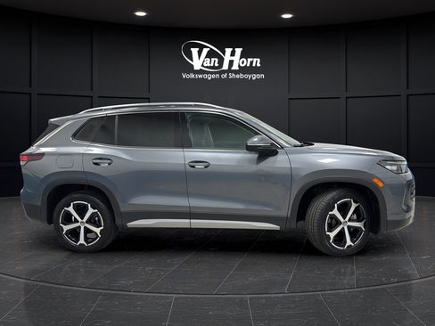 Used 2025 Volkswagen Tiguan SE AWD/4WD image 8