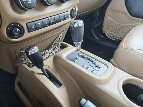 Used 2013 Jeep Wrangler Unlimited Sahara w/ Dual Top Group AWD/4WD image 34