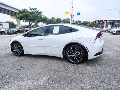 Used 2023 Toyota Prius XLE FWD image 10