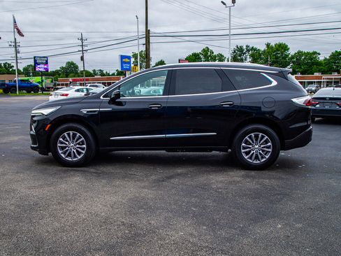 Used 2024 Buick Enclave Essence w/ Technology Package FWD image 4