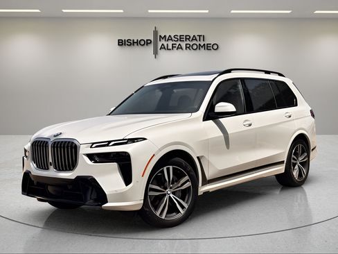 Used 2025 BMW X7 xDrive40i w/ M Sport Package AWD/4WD image 3